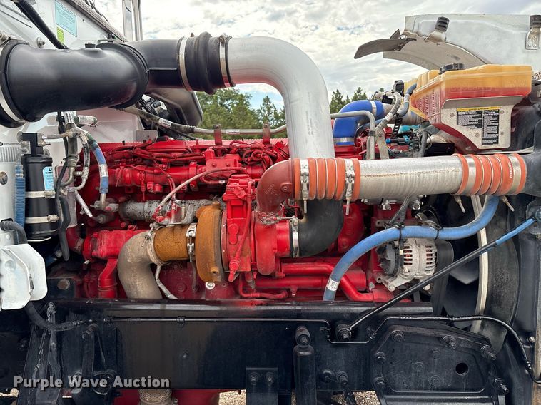 image for item DX8052 2013 Peterbilt 367 semi truck