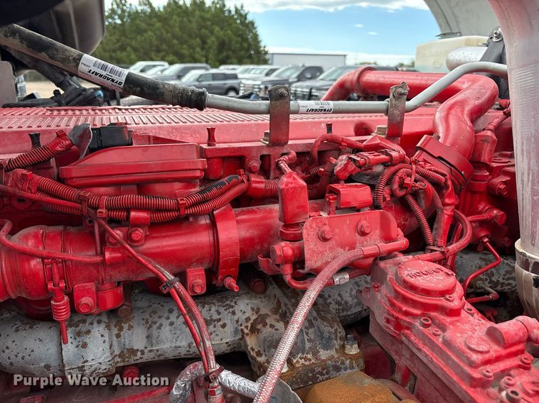 image for item DX8052 2013 Peterbilt 367 semi truck