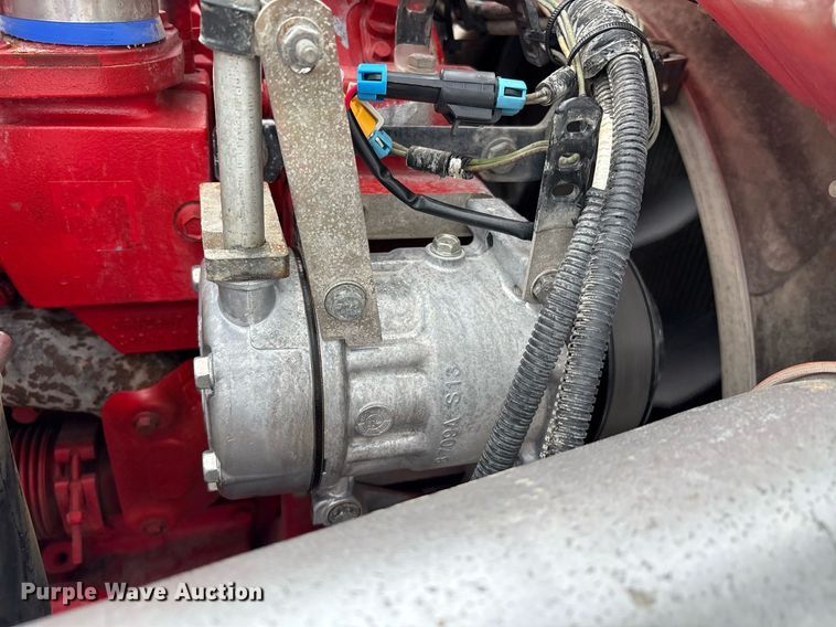 image for item DX8052 2013 Peterbilt 367 semi truck