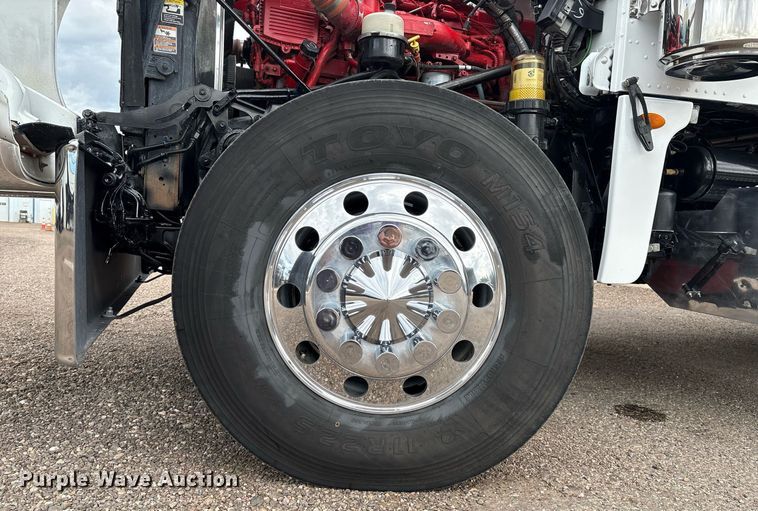 image for item DX8052 2013 Peterbilt 367 semi truck