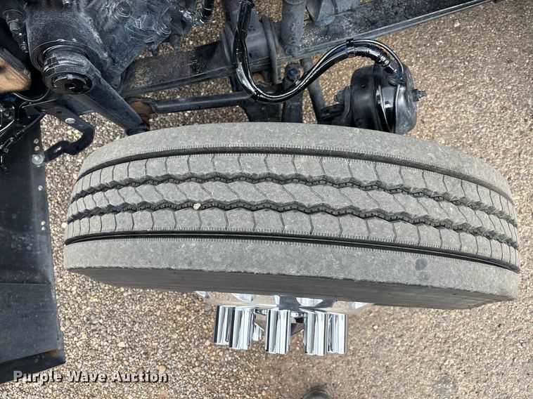 image for item DX8052 2013 Peterbilt 367 semi truck