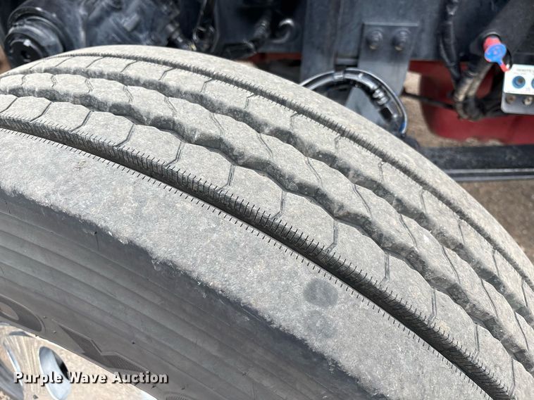 image for item DX8052 2013 Peterbilt 367 semi truck