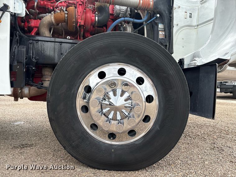 image for item DX8052 2013 Peterbilt 367 semi truck