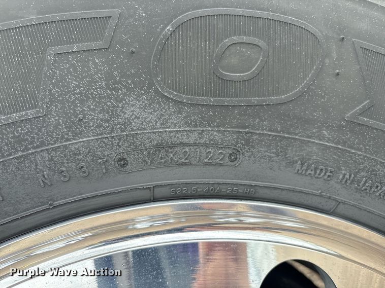 image for item DX8052 2013 Peterbilt 367 semi truck