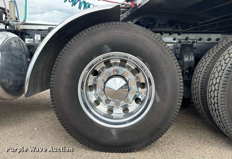 image for item DX8052 2013 Peterbilt 367 semi truck