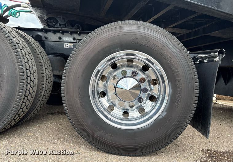 image for item DX8052 2013 Peterbilt 367 semi truck