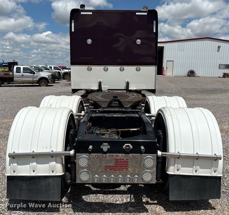 image for item DX8059 2017 Peterbilt 389 semi truck