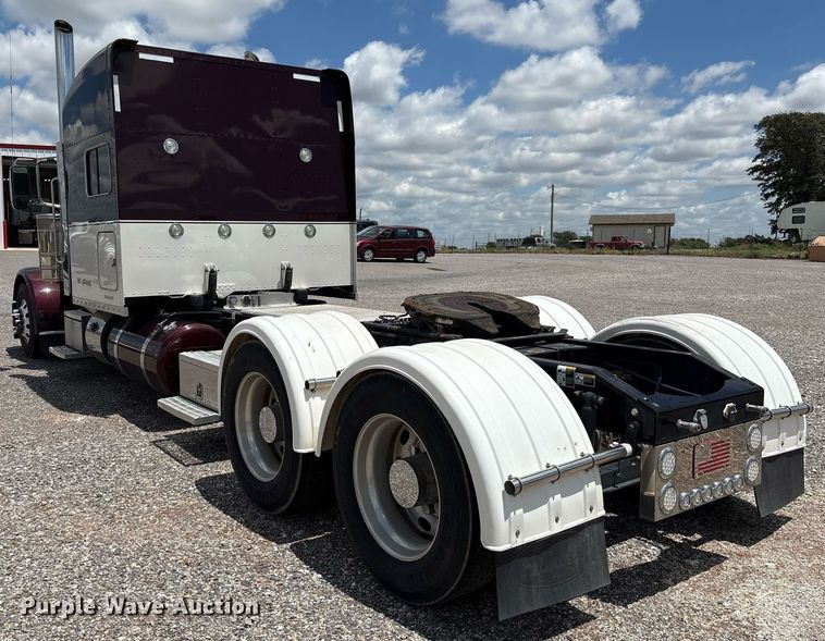 image for item DX8059 2017 Peterbilt 389 semi truck