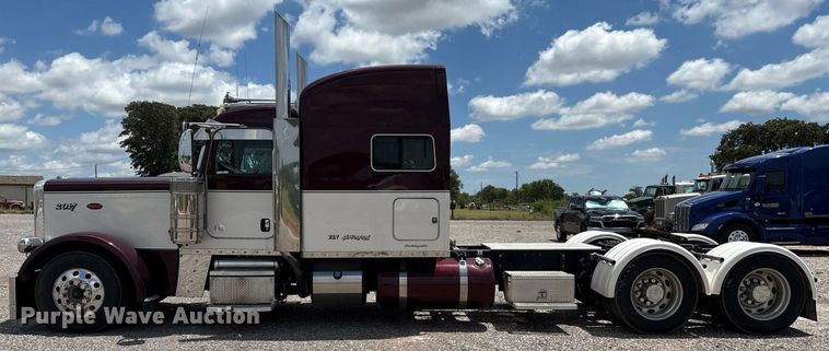 image for item DX8059 2017 Peterbilt 389 semi truck