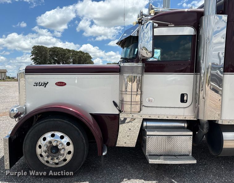 image for item DX8059 2017 Peterbilt 389 semi truck