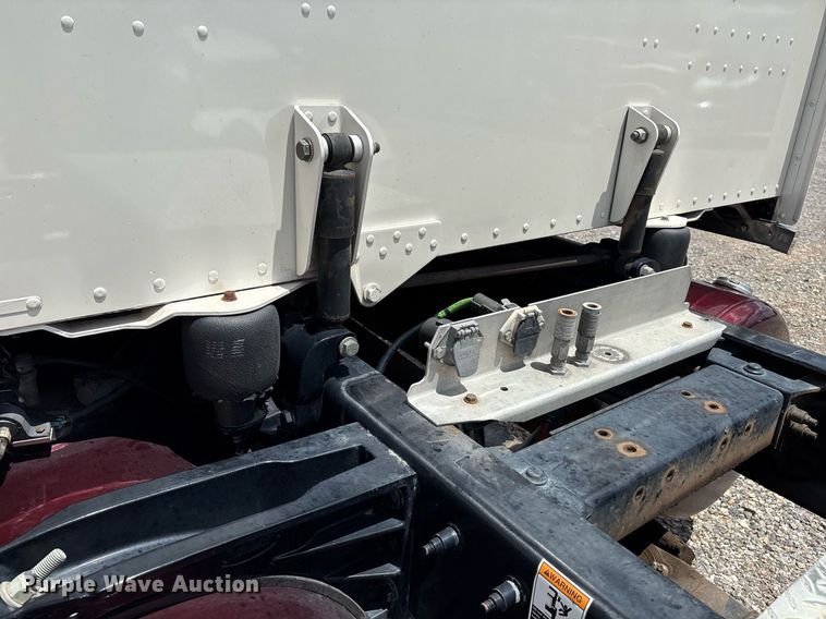 image for item DX8059 2017 Peterbilt 389 semi truck