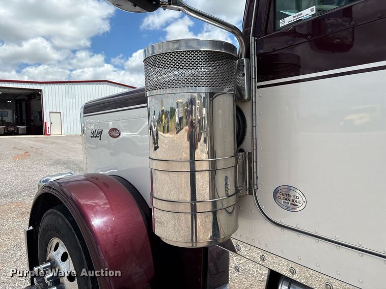 image for item DX8059 2017 Peterbilt 389 semi truck