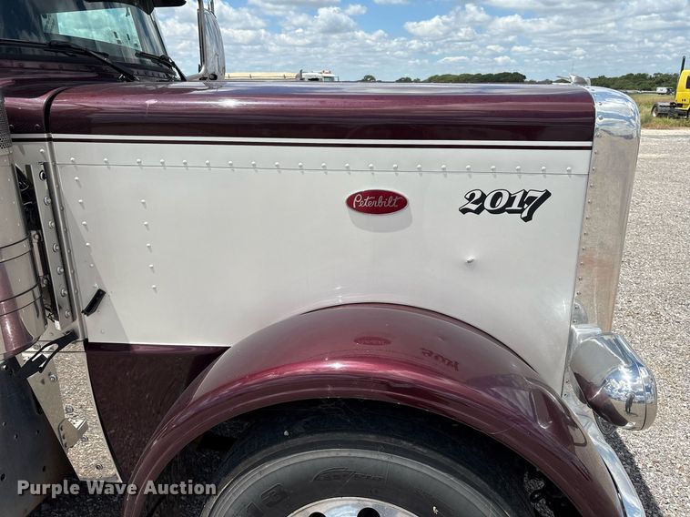image for item DX8059 2017 Peterbilt 389 semi truck