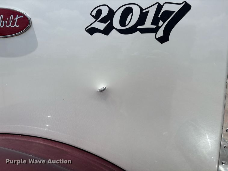 image for item DX8059 2017 Peterbilt 389 semi truck