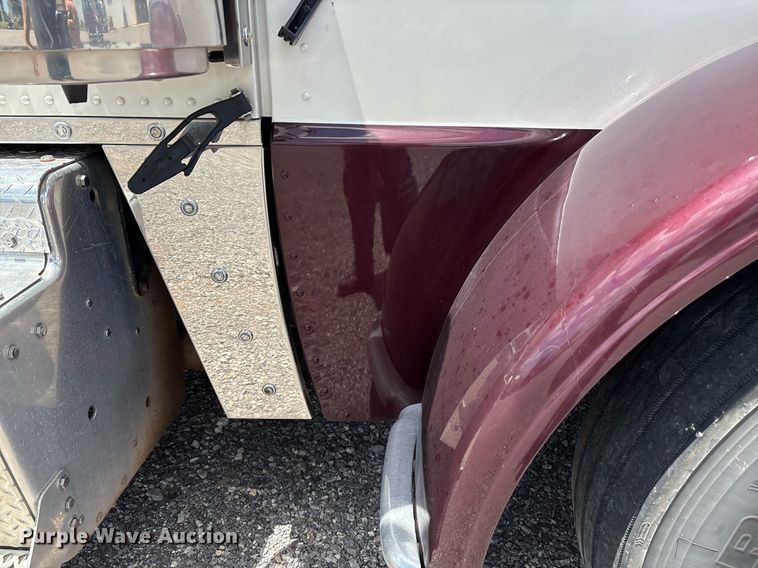 image for item DX8059 2017 Peterbilt 389 semi truck