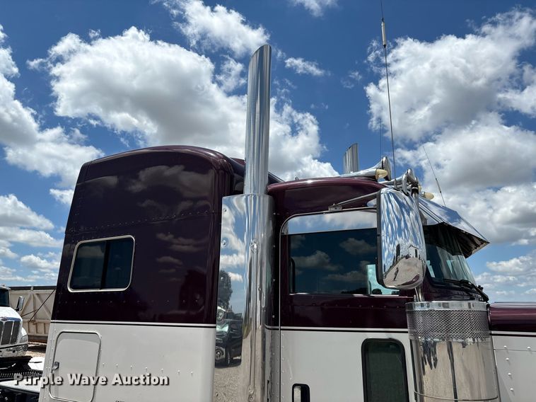 image for item DX8059 2017 Peterbilt 389 semi truck