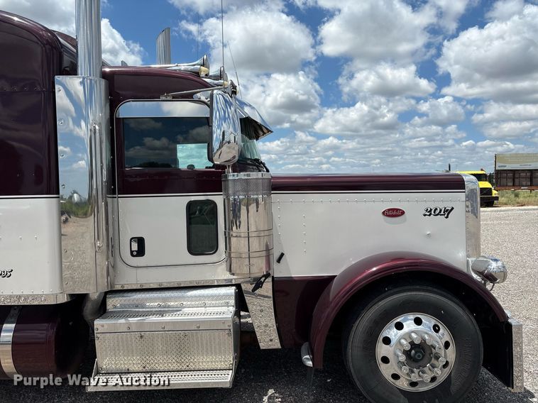image for item DX8059 2017 Peterbilt 389 semi truck