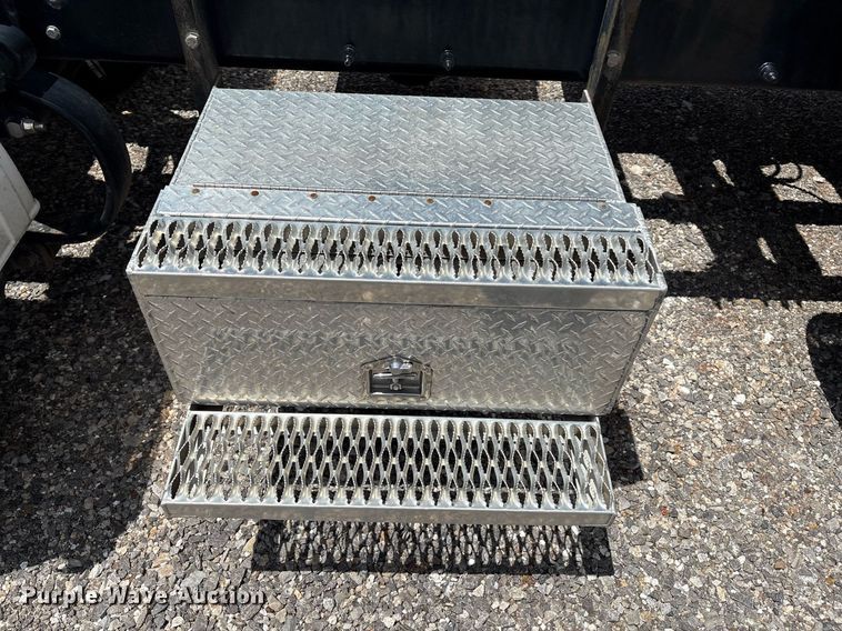 image for item DX8059 2017 Peterbilt 389 semi truck