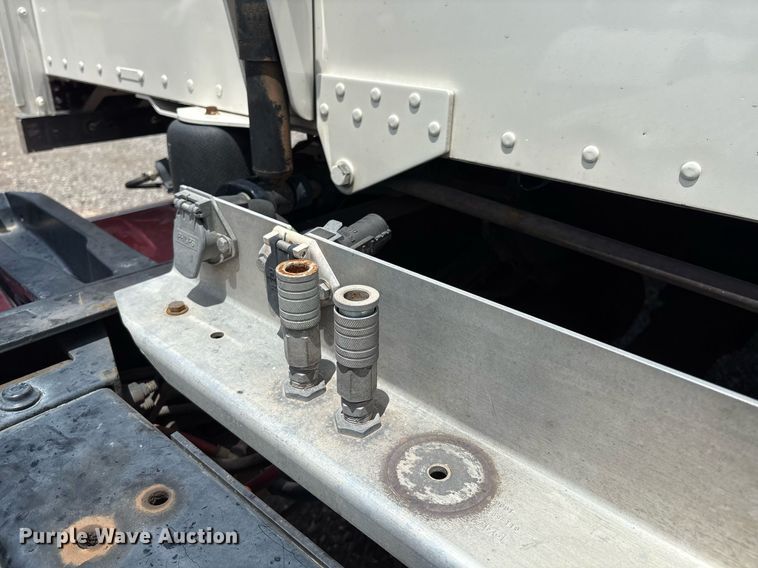 image for item DX8059 2017 Peterbilt 389 semi truck