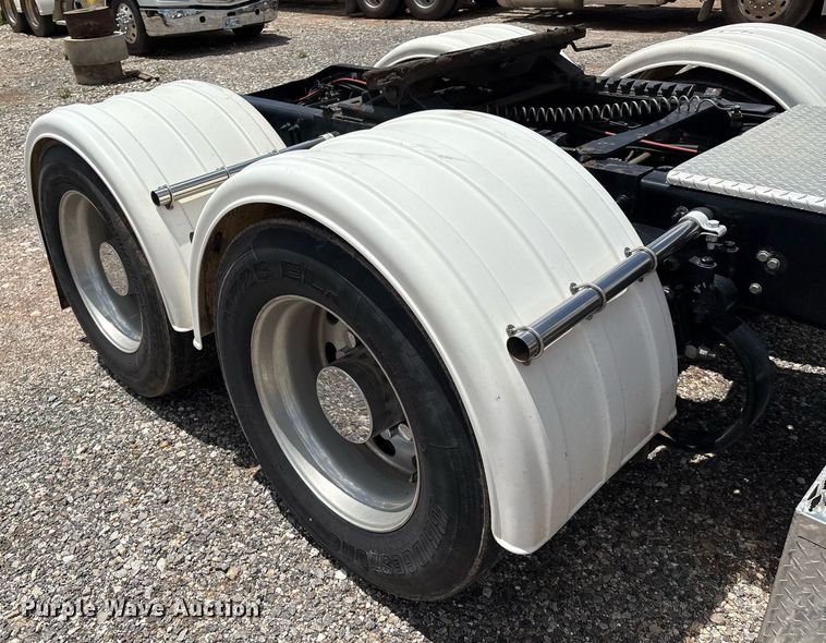 image for item DX8059 2017 Peterbilt 389 semi truck