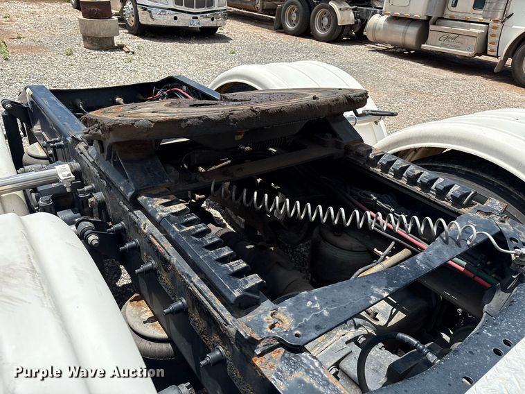 image for item DX8059 2017 Peterbilt 389 semi truck