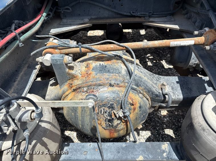 image for item DX8059 2017 Peterbilt 389 semi truck