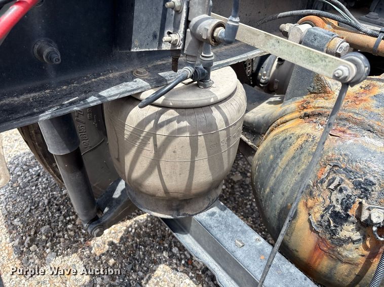 image for item DX8059 2017 Peterbilt 389 semi truck