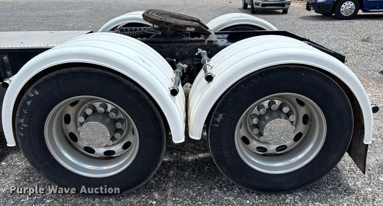 image for item DX8059 2017 Peterbilt 389 semi truck