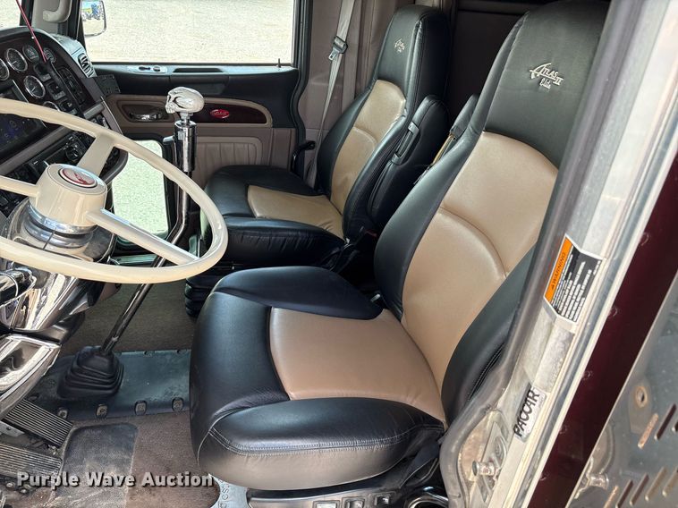 image for item DX8059 2017 Peterbilt 389 semi truck