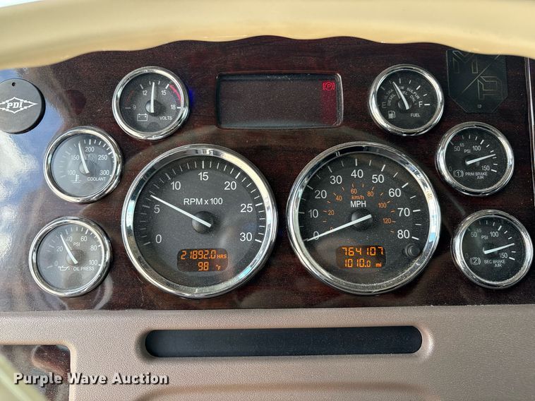 image for item DX8059 2017 Peterbilt 389 semi truck