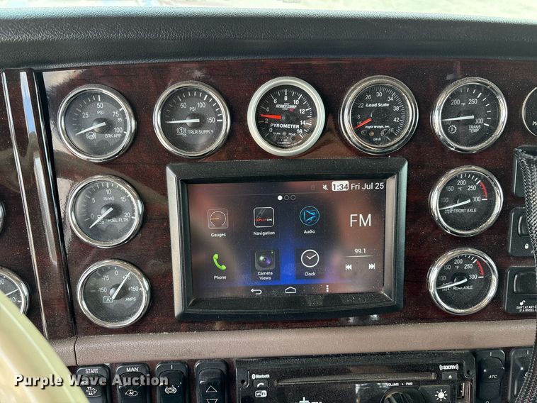 image for item DX8059 2017 Peterbilt 389 semi truck