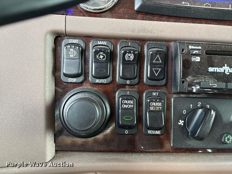 image for item DX8059 2017 Peterbilt 389 semi truck