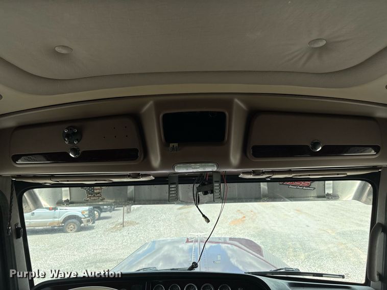 image for item DX8059 2017 Peterbilt 389 semi truck