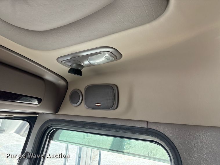 image for item DX8059 2017 Peterbilt 389 semi truck