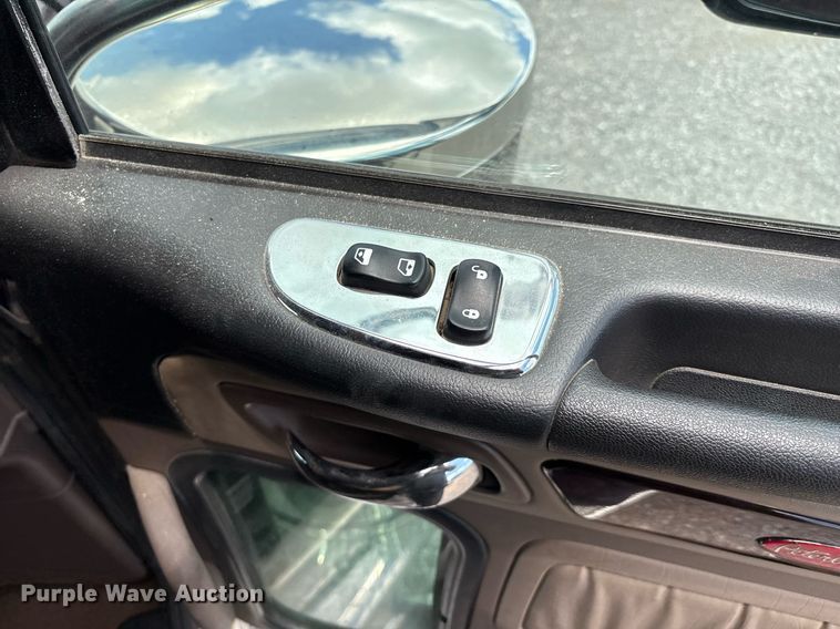 image for item DX8059 2017 Peterbilt 389 semi truck