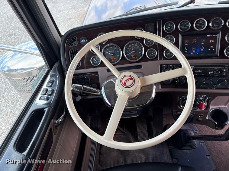 image for item DX8059 2017 Peterbilt 389 semi truck