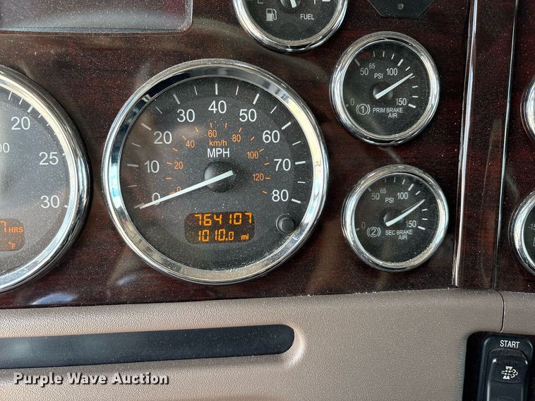 image for item DX8059 2017 Peterbilt 389 semi truck