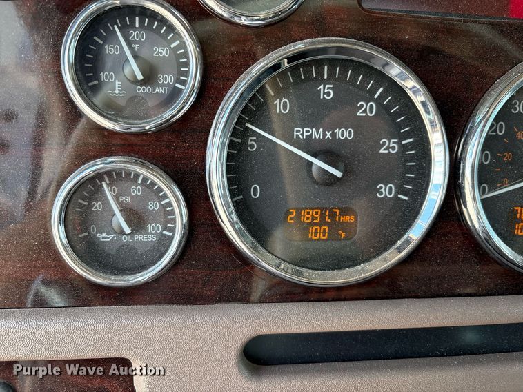 image for item DX8059 2017 Peterbilt 389 semi truck