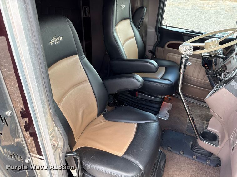 image for item DX8059 2017 Peterbilt 389 semi truck