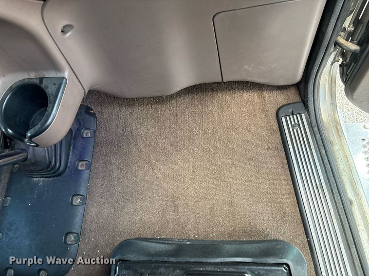 image for item DX8059 2017 Peterbilt 389 semi truck