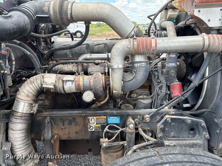 image for item DX8059 2017 Peterbilt 389 semi truck