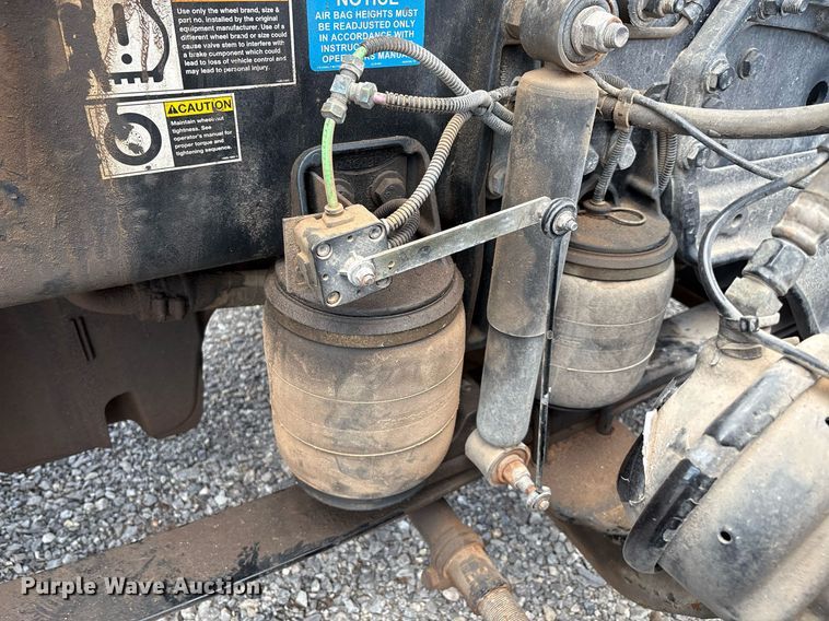 image for item DX8059 2017 Peterbilt 389 semi truck