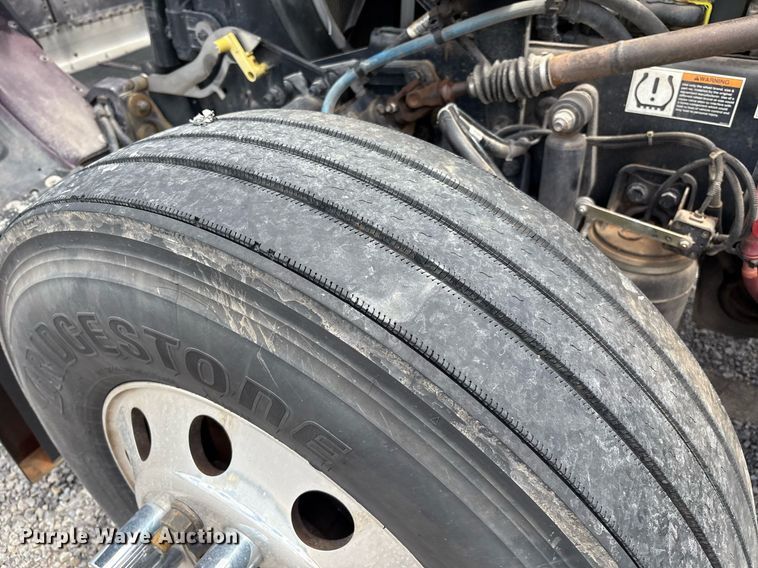 image for item DX8059 2017 Peterbilt 389 semi truck