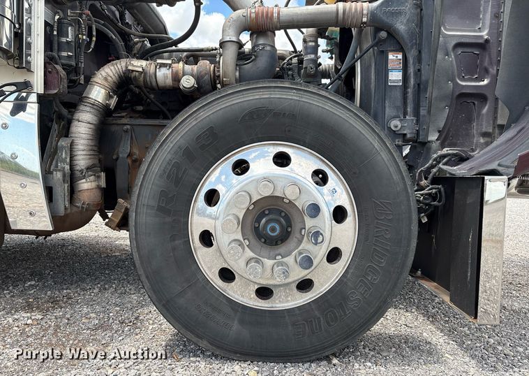 image for item DX8059 2017 Peterbilt 389 semi truck