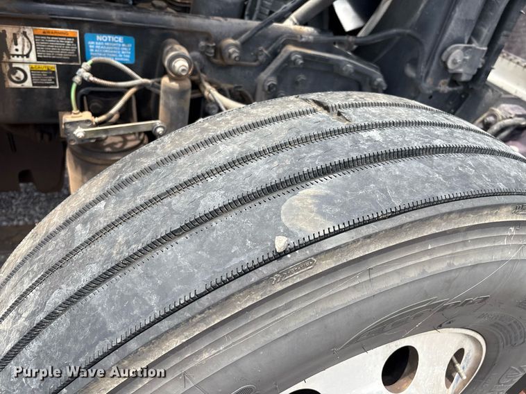 image for item DX8059 2017 Peterbilt 389 semi truck