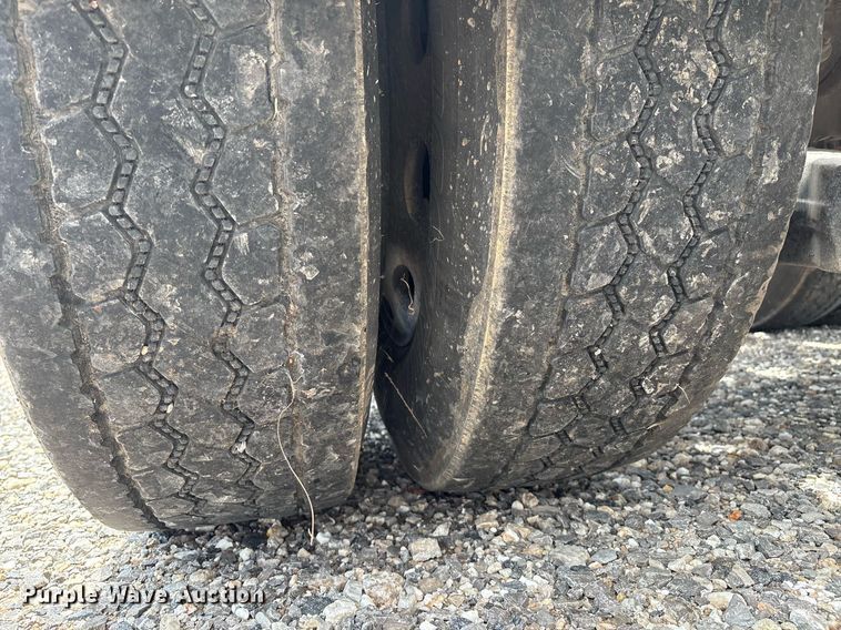 image for item DX8059 2017 Peterbilt 389 semi truck