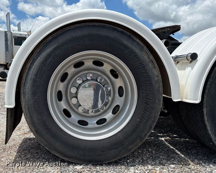 image for item DX8059 2017 Peterbilt 389 semi truck