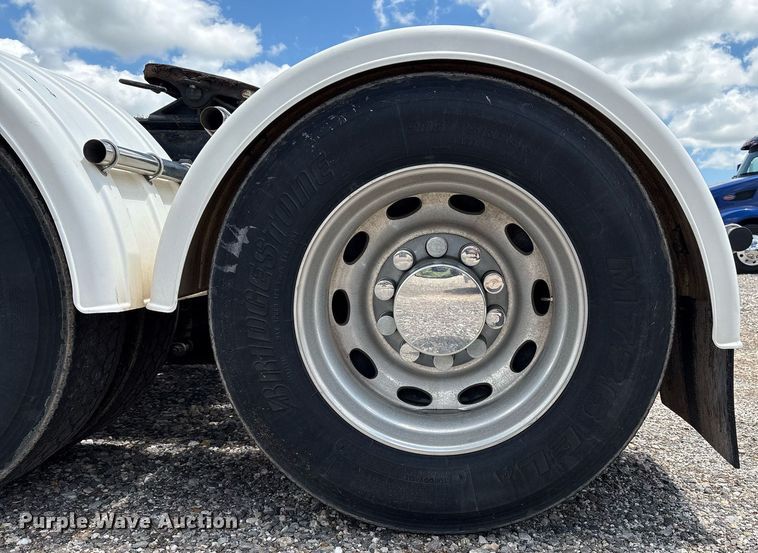 image for item DX8059 2017 Peterbilt 389 semi truck