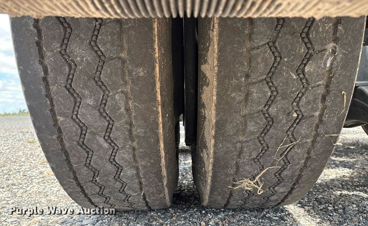 image for item DX8059 2017 Peterbilt 389 semi truck