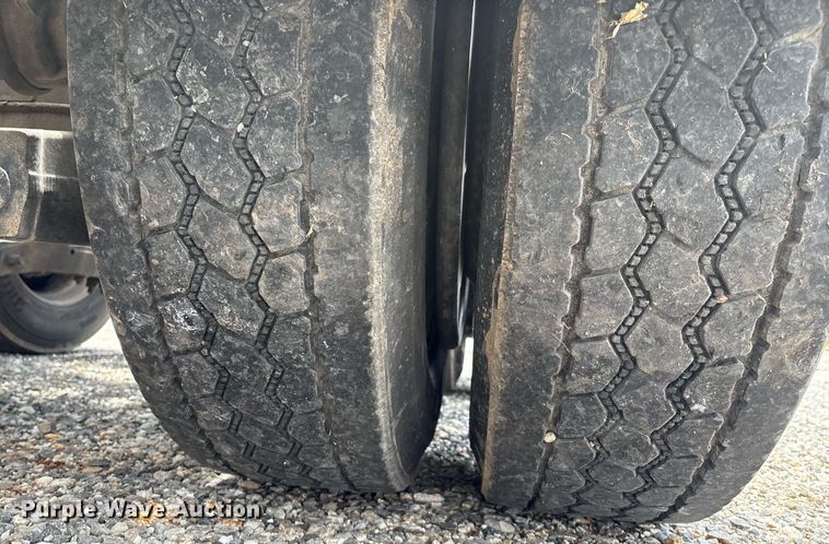 image for item DX8059 2017 Peterbilt 389 semi truck